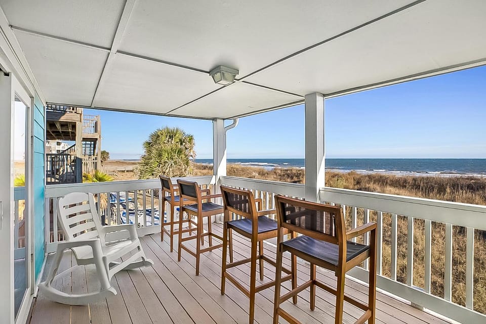 Patio, Communal lounge/ TV room, Day, Natural landscape, View (from property/room), Balcony/Terrace, Sea view