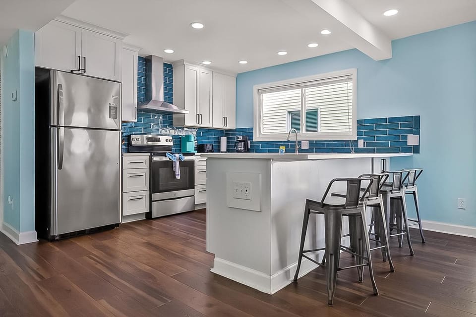 Kitchen or kitchenette, Dining area, dishwasher, oven, stove, toaster