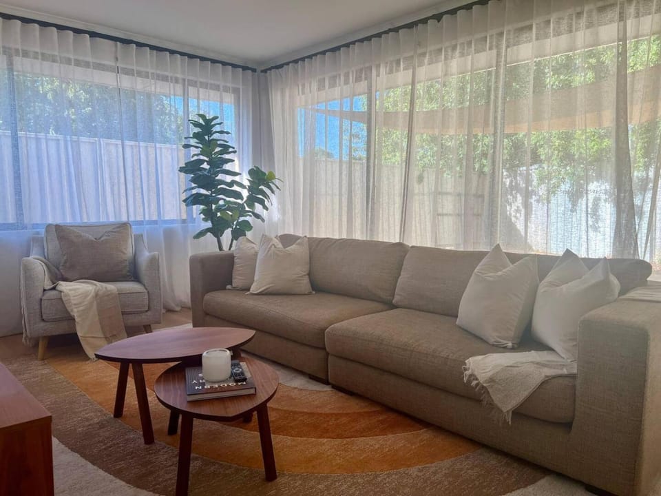 Modern Stay in Armadale House in Perth