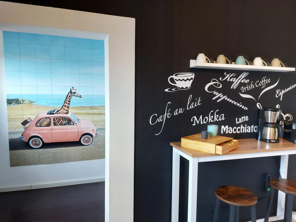 Coffee/tea facilities, Kitchen or kitchenette