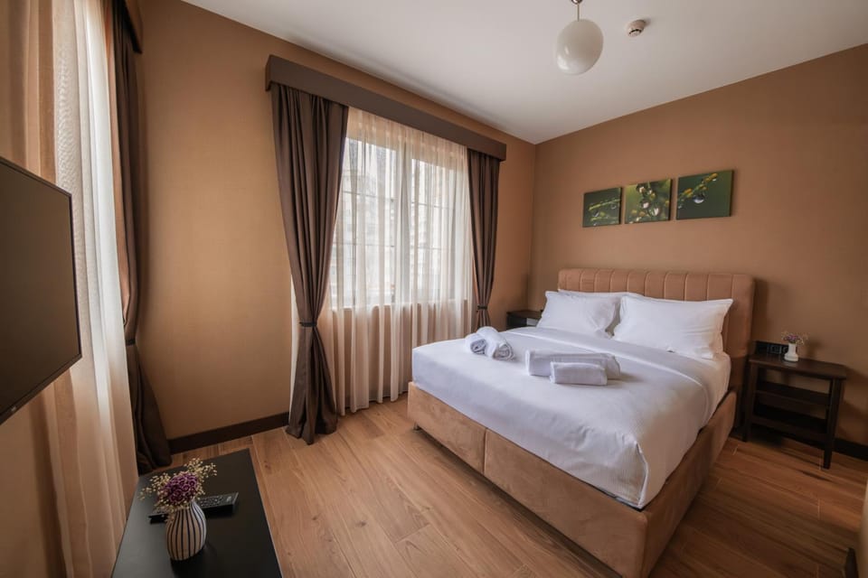 Bed, Photo of the whole room, Bedroom, towels