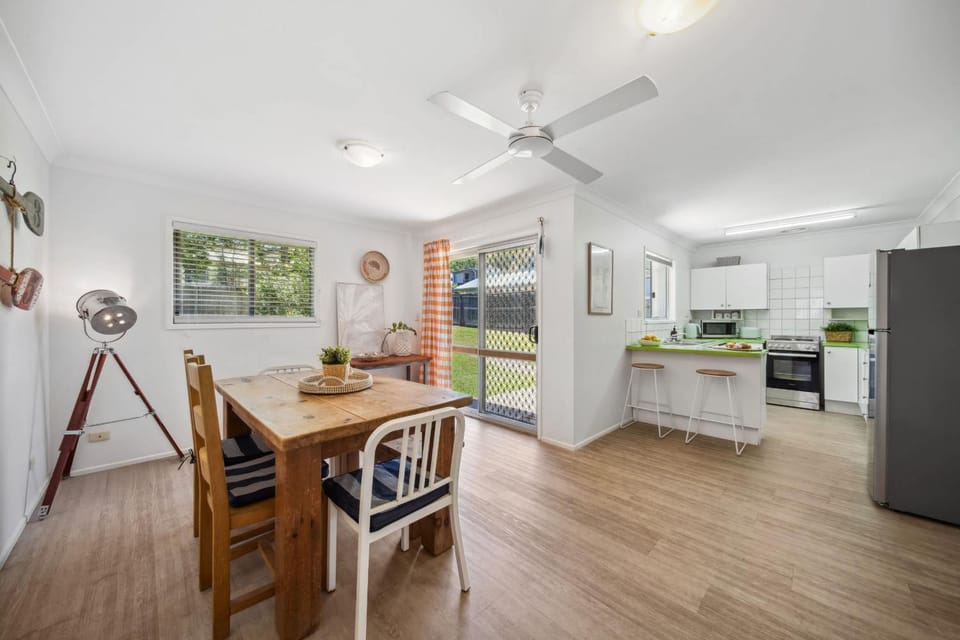 Kitchen or kitchenette, Dining area, dishwasher, oven, stove