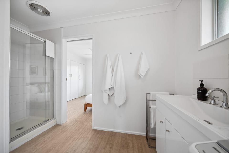Shower, Bathroom, towels
