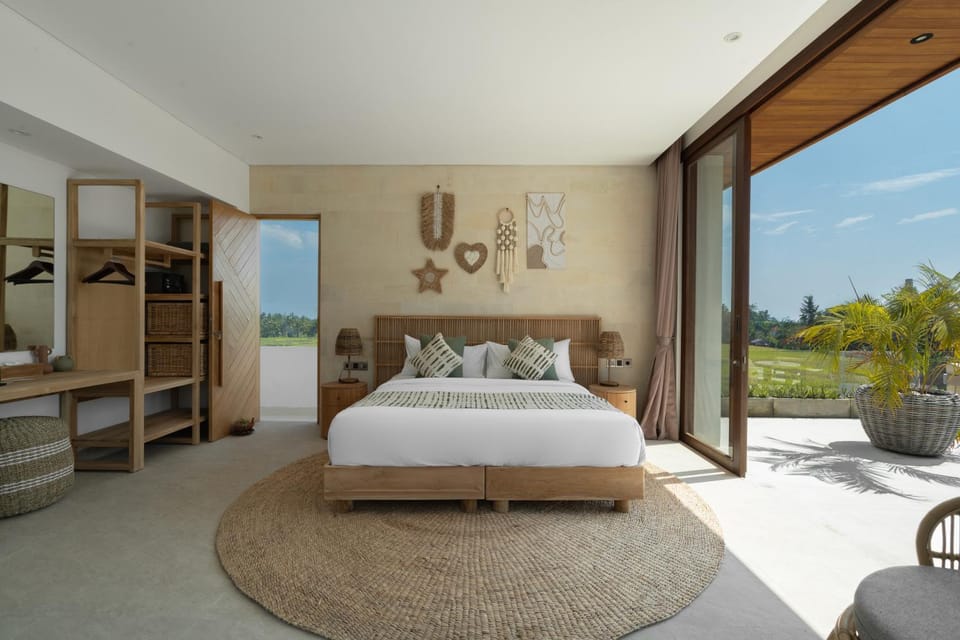 Bed, View (from property/room), Balcony/Terrace, Seating area, Bedroom, air conditioner