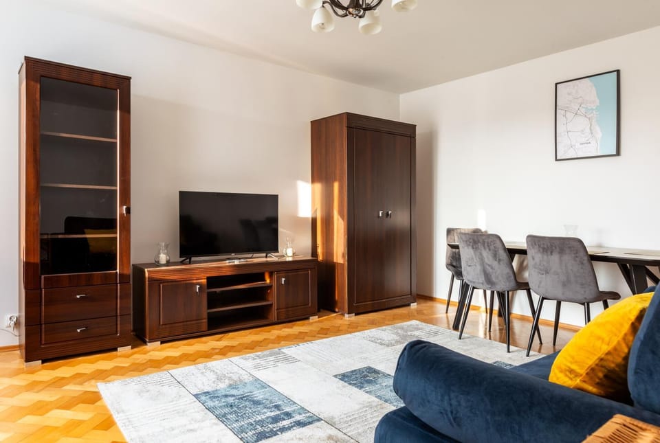 Communal lounge/ TV room, TV and multimedia, Living room, Seating area, Evening entertainment, wardrobe