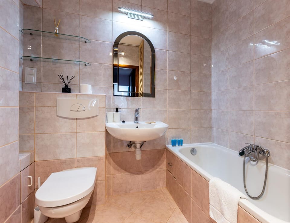 Toilet, Bathroom, Bath, towels