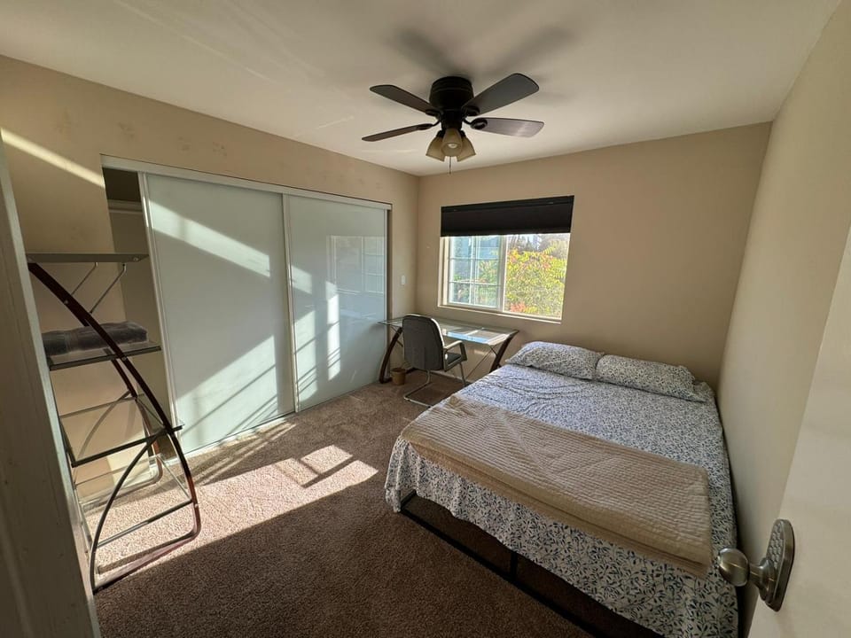 Photo of the whole room, Bedroom