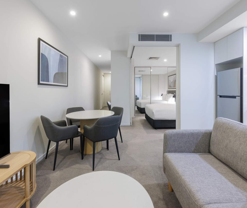 Seating area, Guests