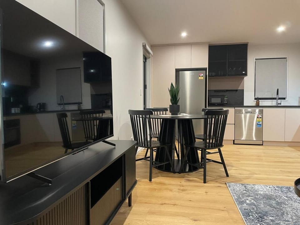 Luxury 2 Bed Near ARA, Stadium and CBD With Parking House in Christchurch