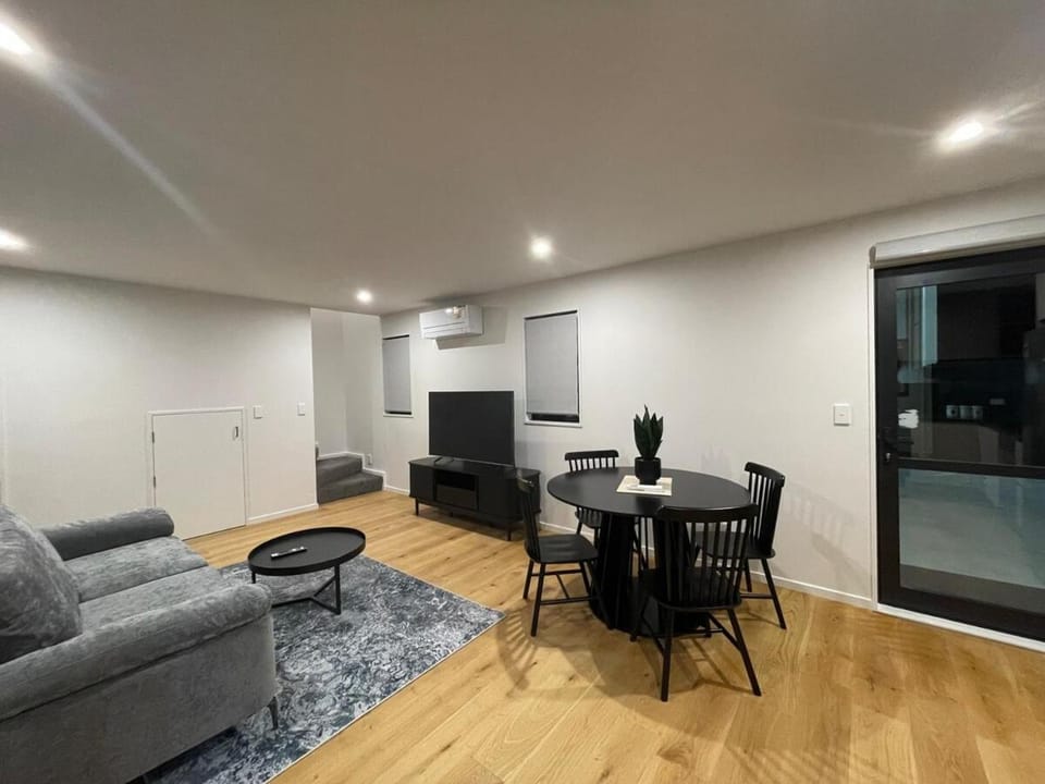 Luxury 2 Bed Near ARA, Stadium and CBD With Parking House in Christchurch