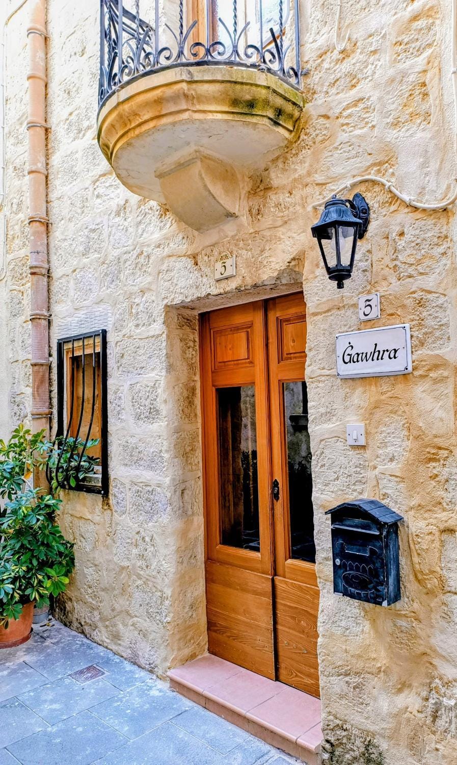 Facade/entrance