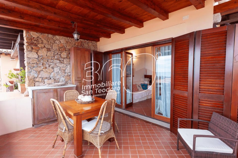 Patio, Dining area