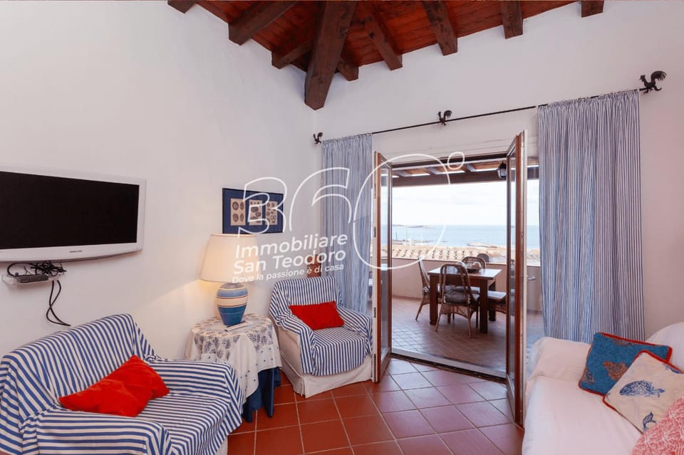 TV and multimedia, Balcony/Terrace, Living room, Seating area, Dining area, Sea view