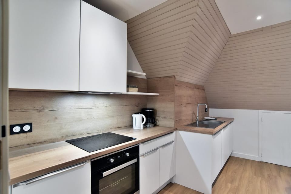 Kitchen or kitchenette