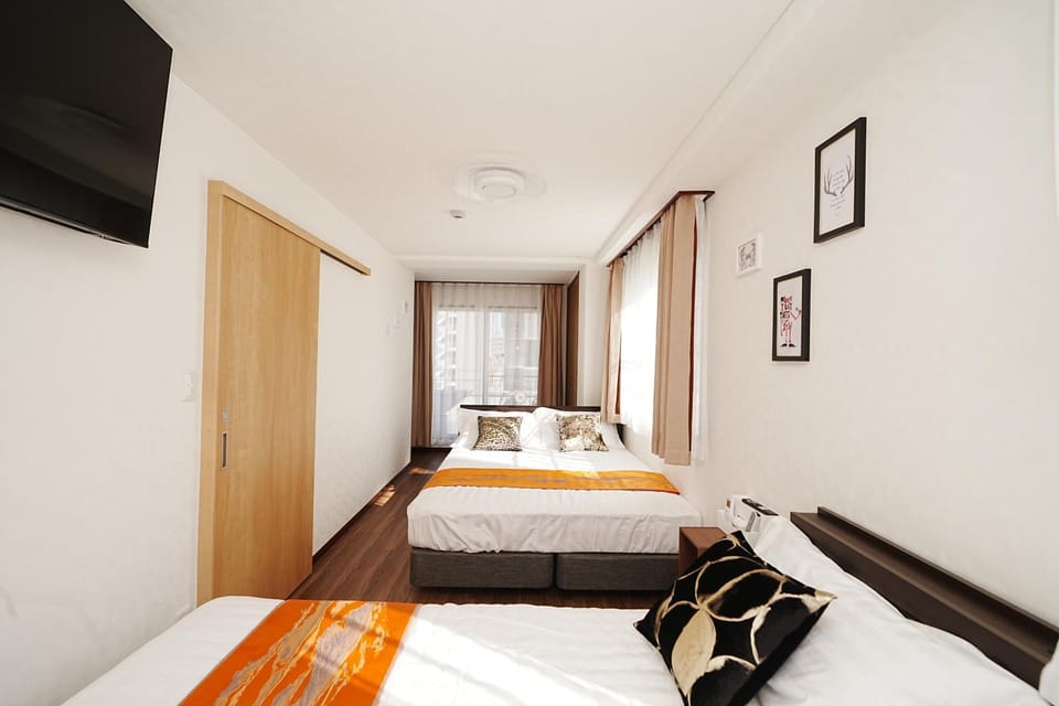Bed, TV and multimedia, Photo of the whole room, Bedroom, wardrobe