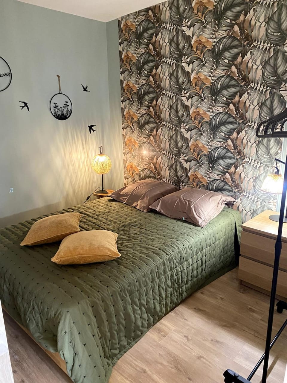 Bed, Photo of the whole room, Bedroom