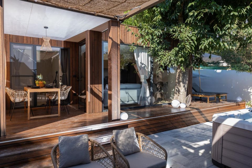 Property building, Breakfast