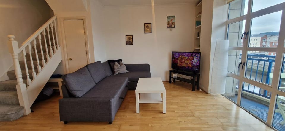 Riverside Duplex Walk to Temple Bar & Guinness's Apartment in Dublin