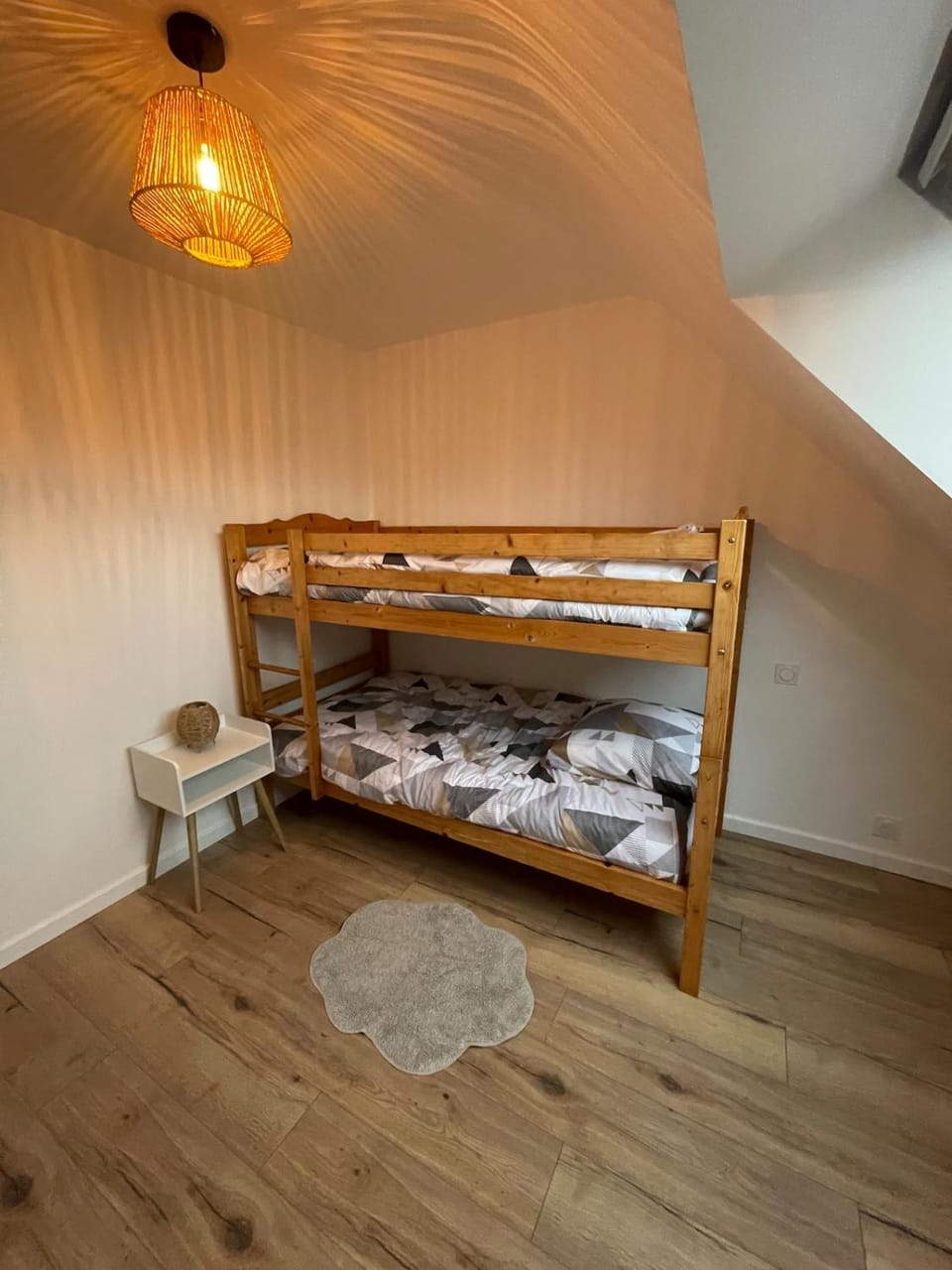 Bedroom, bunk bed