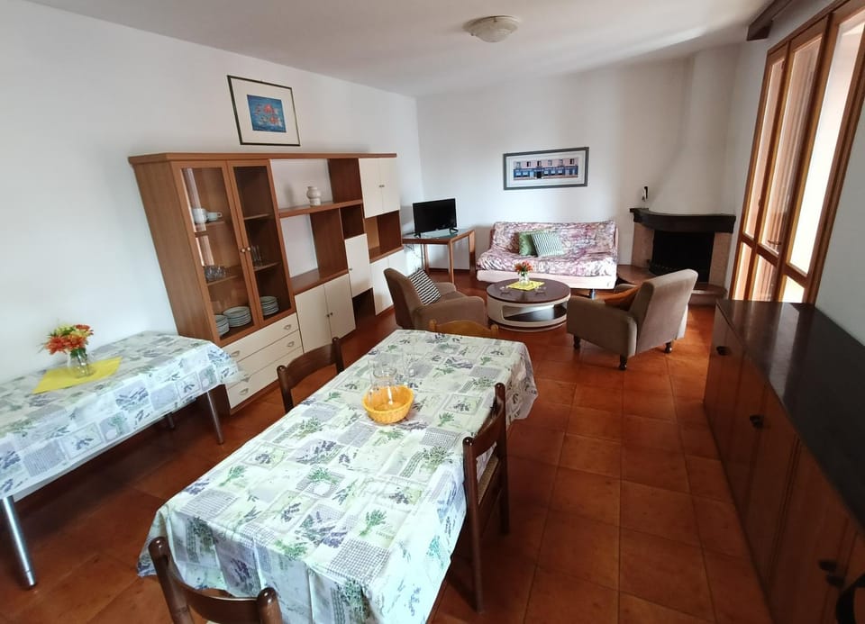 TV and multimedia, Living room, Dining area