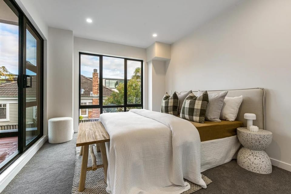 Mission Bay 4 bedrooms Tidy Unit House in Auckland