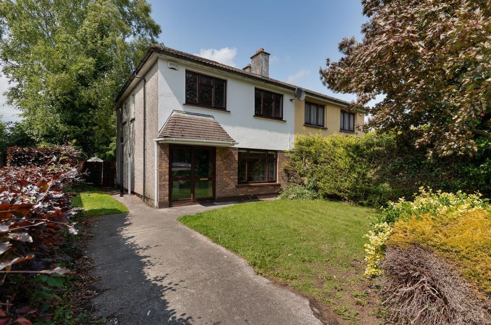 Enfield 5 bedroom - sleeps 6 House in Meath, Co. Meath, Ireland