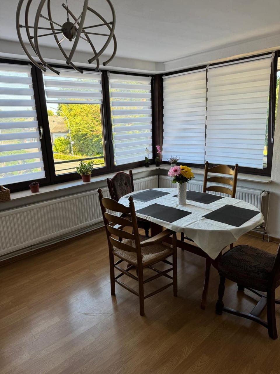 Seating area, Dining area