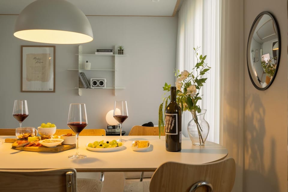 Food and drinks, Dining area, Food