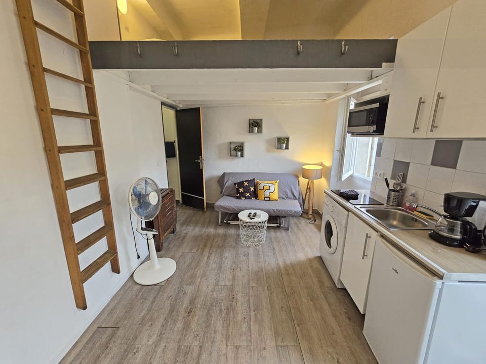 GregBnb - Studio Mezzanine - Cour exterieure - Clim Apartment in Toulon