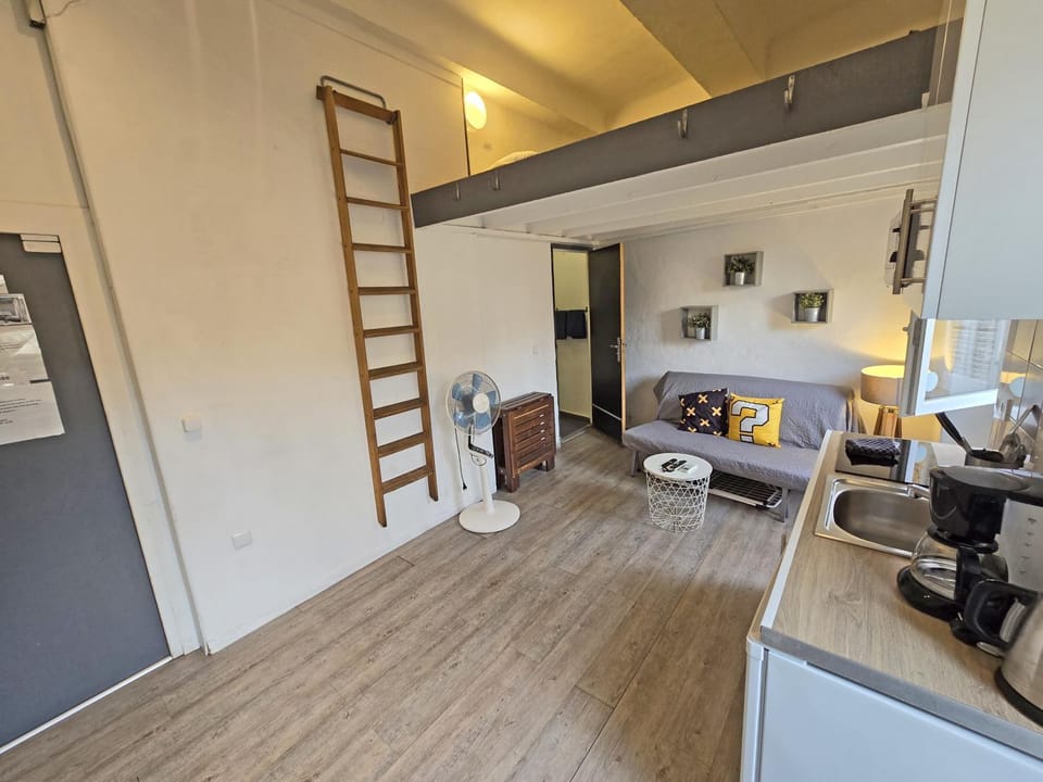 GregBnb - Studio Mezzanine - Cour exterieure - Clim Apartment in Toulon