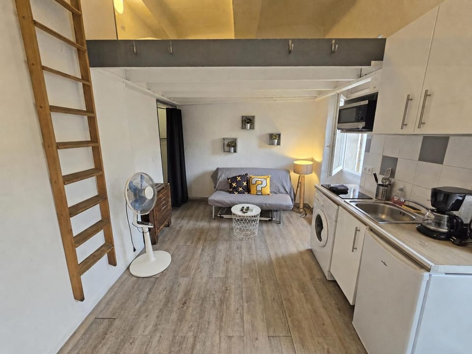 GregBnb - Studio Mezzanine - Cour exterieure - Clim Apartment in Toulon