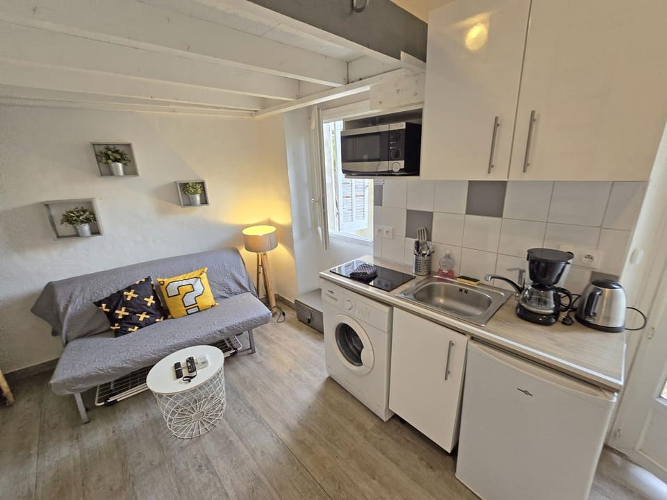 GregBnb - Studio Mezzanine - Cour exterieure - Clim Apartment in Toulon