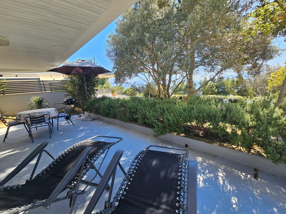 Patio, BBQ facilities, Garden, View (from property/room), Balcony/Terrace, Garden view, sunbed