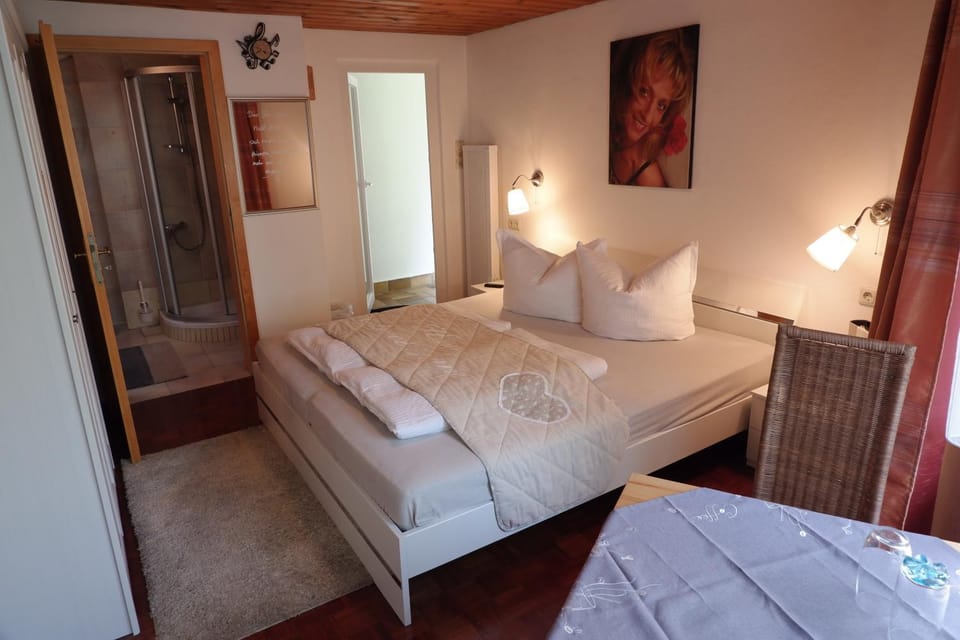 Frühstückspension Mayer-Schiller Bed and Breakfast in Straubing-Bogen