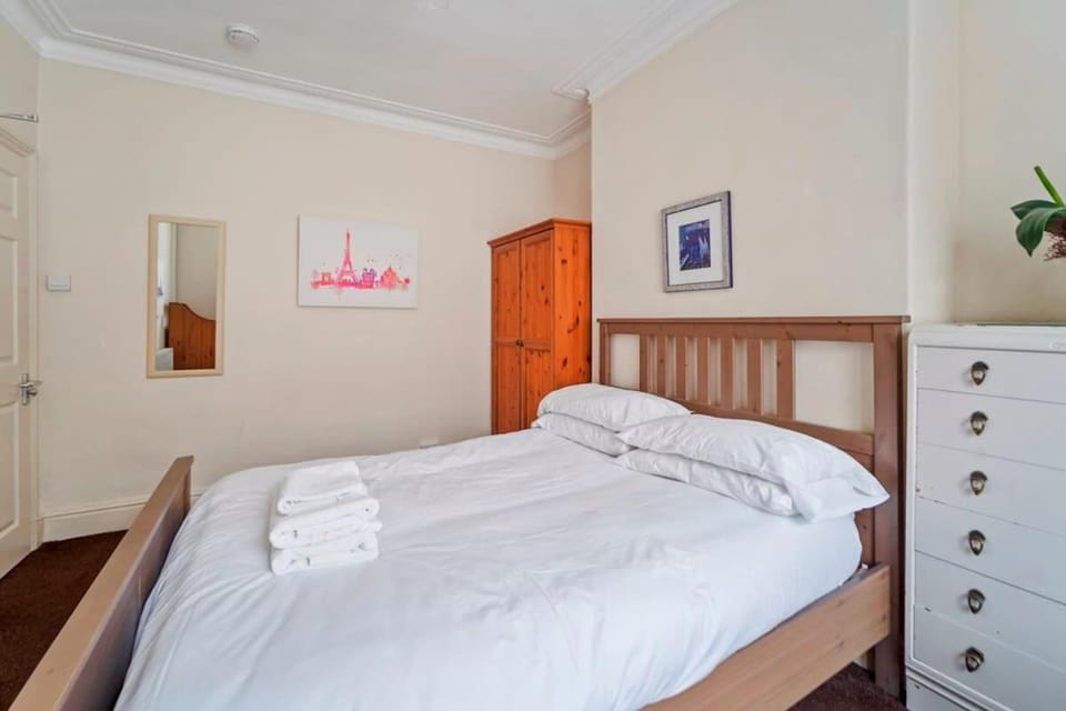 Bed, Bedroom, wardrobe