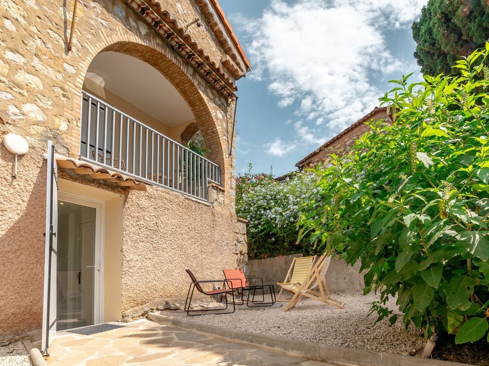 Property building, Garden, Balcony/Terrace, Garden view, sunbed