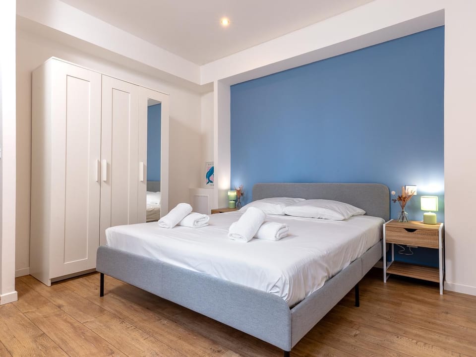 Bed, Photo of the whole room, Bedroom, towels, wardrobe