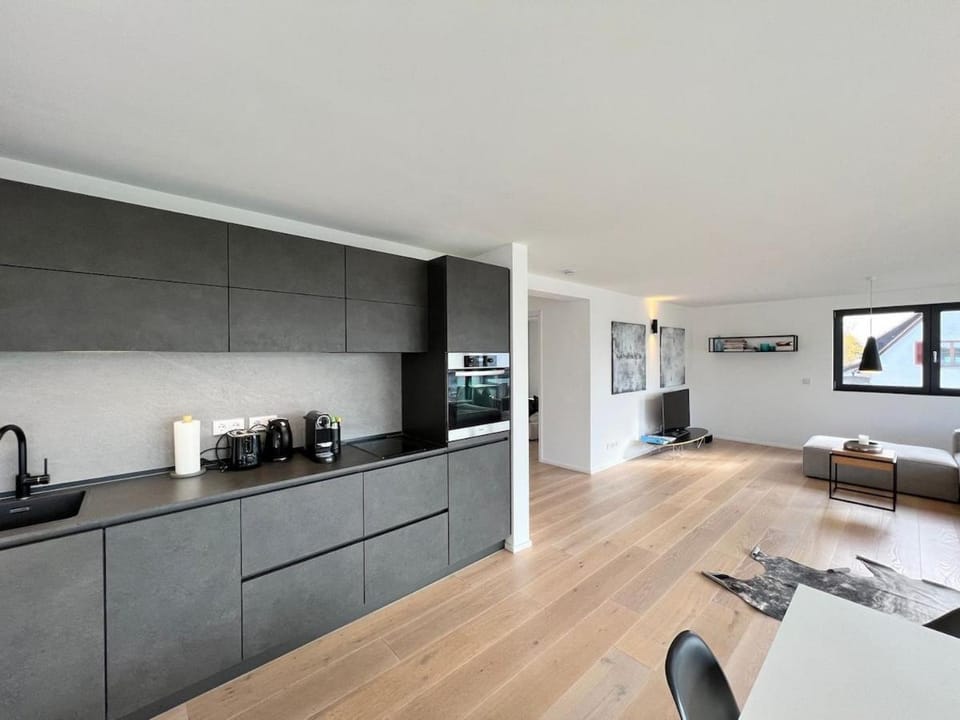 TV and multimedia, Coffee/tea facilities, Kitchen or kitchenette, dishwasher, oven, stove, toaster