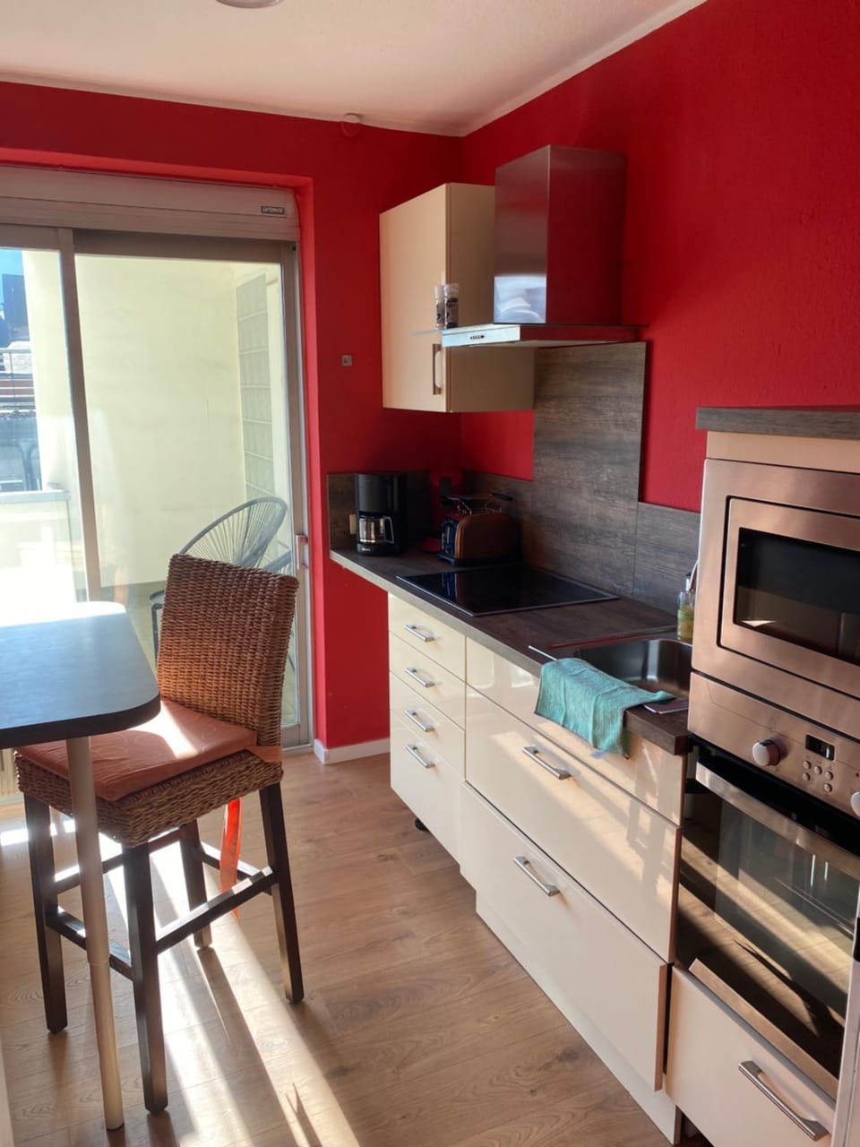 Kitchen or kitchenette, Dining area, stove
