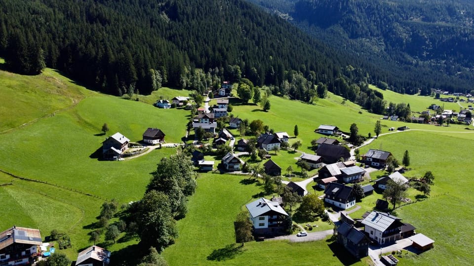 Property building, Natural landscape, Location, Parking