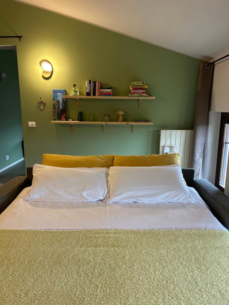 Bed, Living room