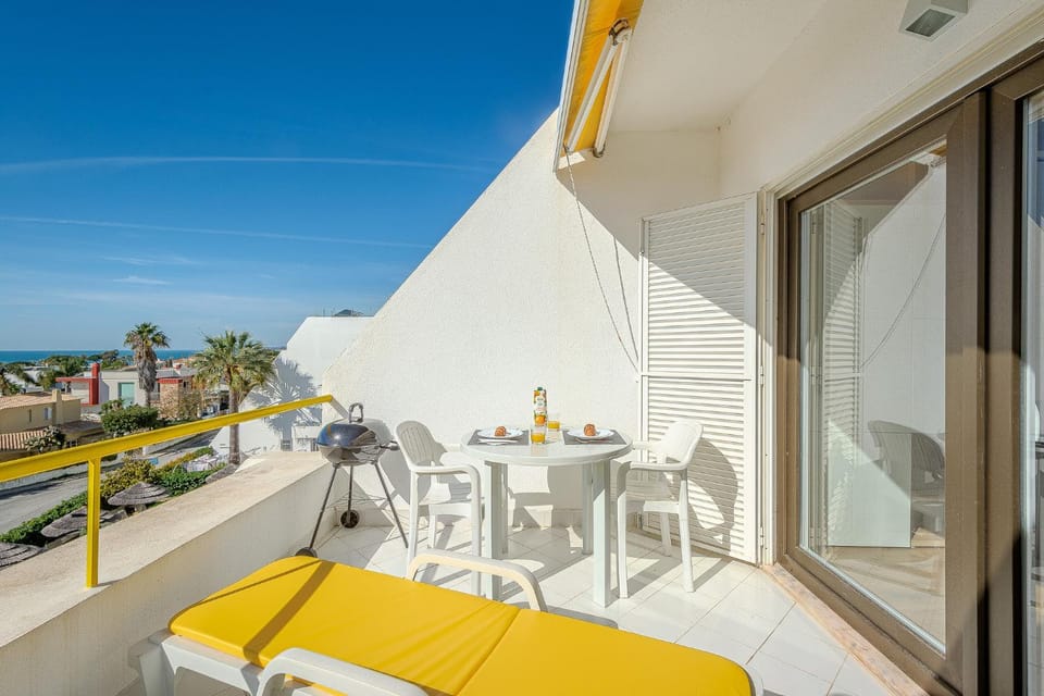 Natural landscape, BBQ facilities, View (from property/room), Balcony/Terrace, Sea view, sunbed