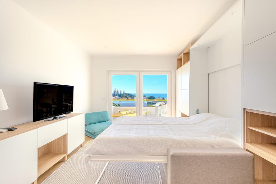 Communal lounge/ TV room, Bed, TV and multimedia