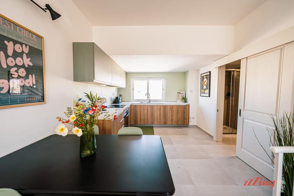 Dining area, kitchen
