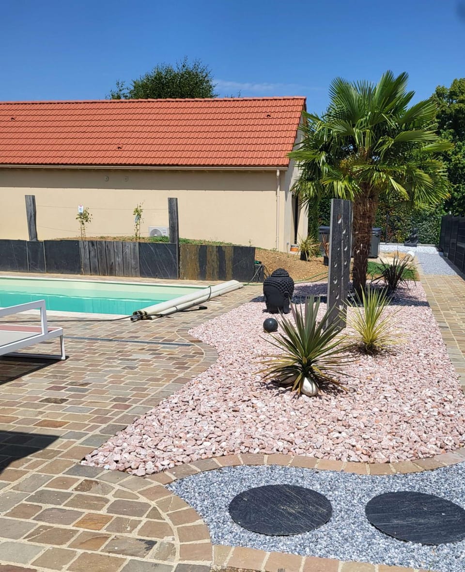 Garden, Swimming pool, Swimming pool, sunbed