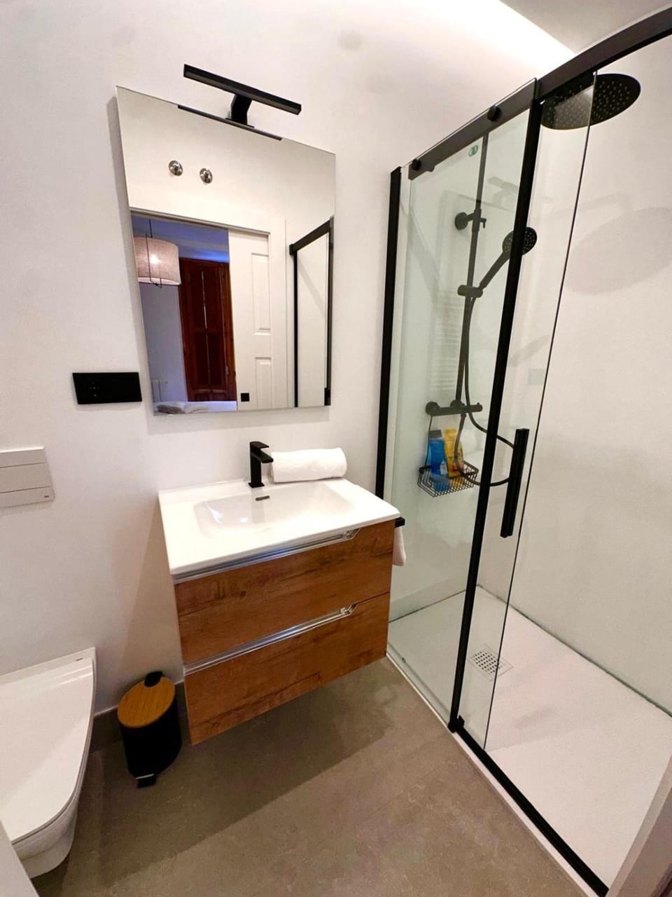 Shower, Toilet, Bathroom, towels