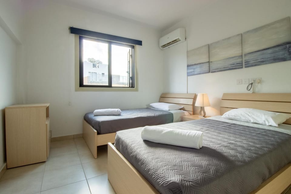 Bed, Bedroom, towels, air conditioner