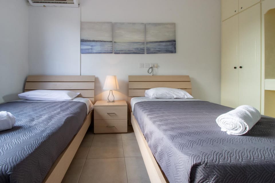 Bed, Bedroom, towels, air conditioner
