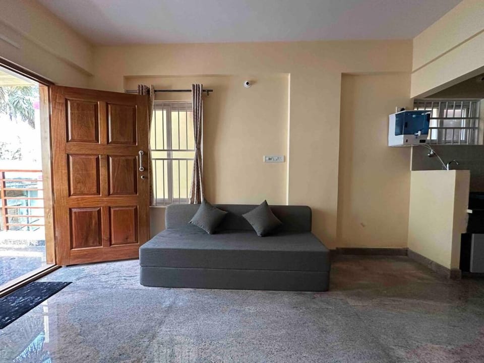 Wonderful 2Bhk 950M from JP nagara Metro 1stFlr101 Apartment in Bengaluru