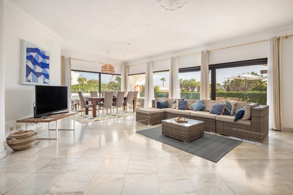 Communal lounge/ TV room, Living room